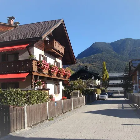 Haeuserl Apartmán *